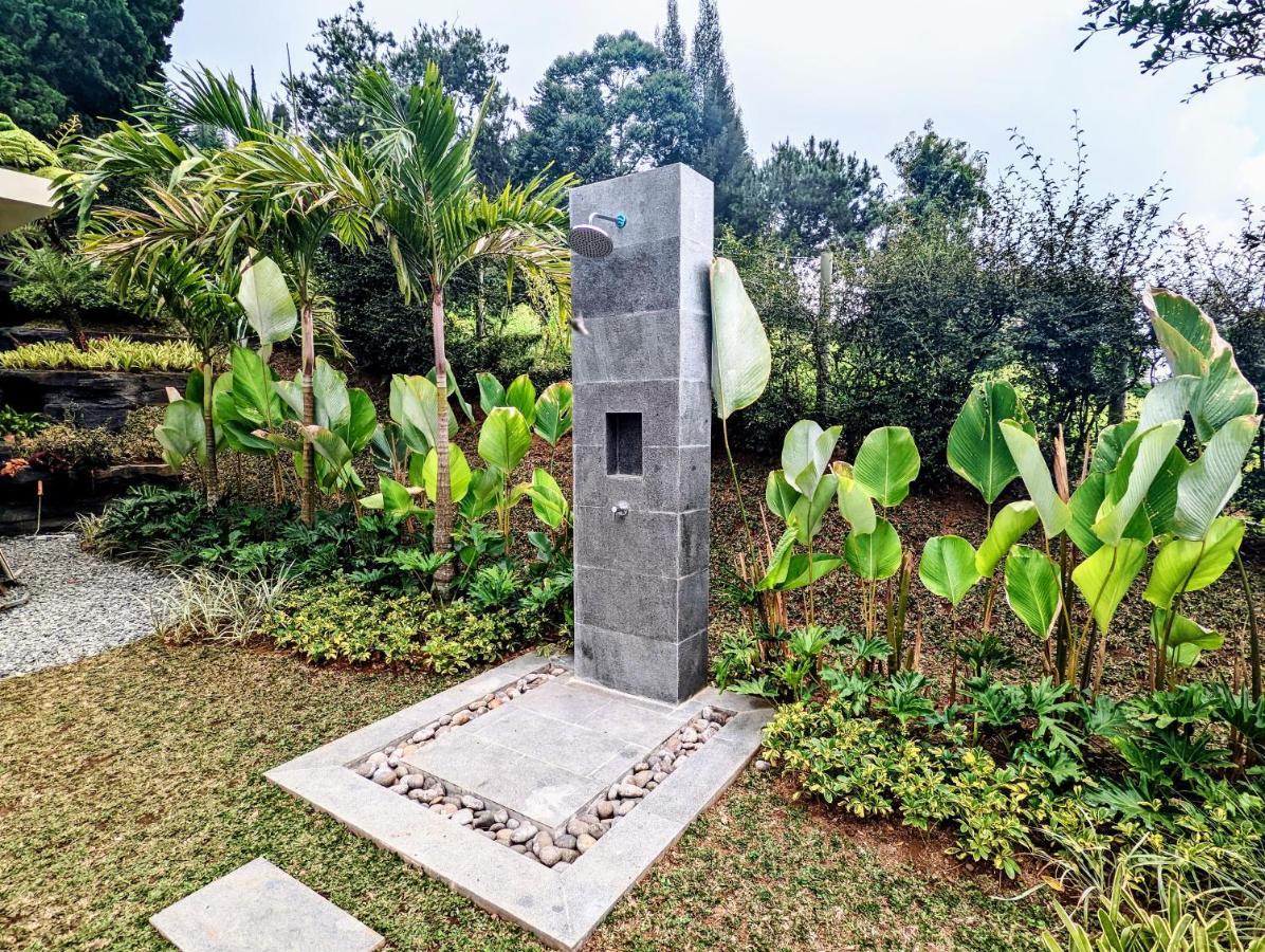 Cottonwood Exclusive Villa @Lembang Asri - Jacuzzi Playground Netflix Billyard Ngoại thất bức ảnh