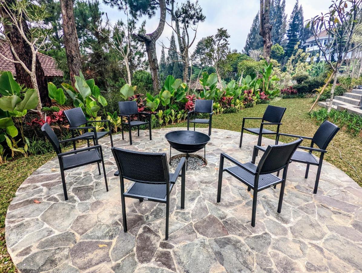 Cottonwood Exclusive Villa @Lembang Asri - Jacuzzi Playground Netflix Billyard Ngoại thất bức ảnh
